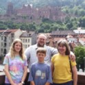 Familie Buldt vor dem Heidelberger Schloss